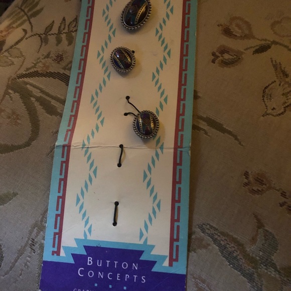 Vintage Button Concepts Western Button Covers - 540 - Picture 2 of 6